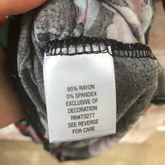 A Glow Maternity Shirt-Black Floral XL - Picture 3 of 3